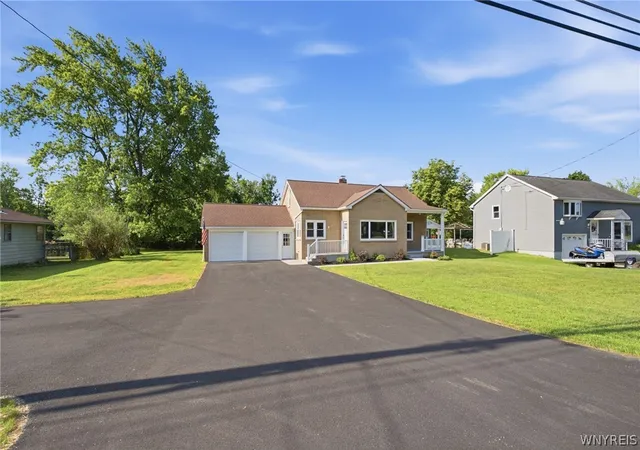 Photo 3 of Sale Pending at 5189 Lake Ave, Orchard Park, NY 14127 | MLS# B1701280 | Listing updated on 2026-08-20