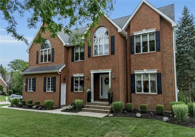 Photo 3 of Sale Pending at 9530 Cobblestone Dr, Clarence, NY 14031 | MLS# B1701324 | Listing updated on 2026-08-14