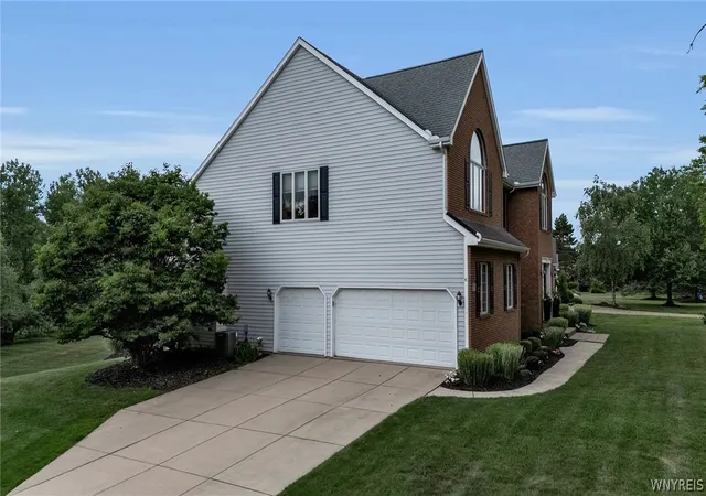 Photo 3 of Sale Pending at 9530 Cobblestone Dr, Clarence, NY 14031 | MLS# B1701324 | Listing updated on 2026-08-14