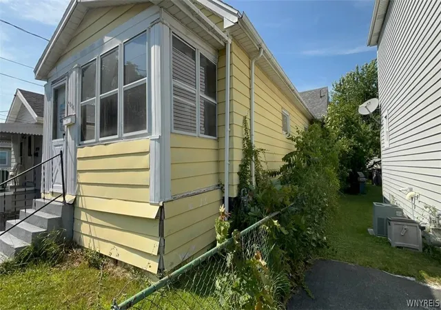 Photo 3 of Sale Pending at 3236 North Ave, Niagara Falls, NY 14305 | MLS# B1701579 | Listing updated on 2026-08-31