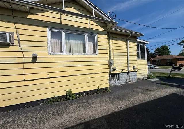Photo 4 of Sale Pending at 3236 North Ave, Niagara Falls, NY 14305 | MLS# B1701579 | Listing updated on 2026-08-31