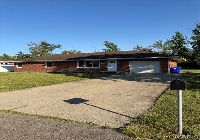 Photo 1 of Sale Pending at 1629 S Bend Ln, Lake View, NY 14085 | MLS# B1698805 | Listing updated on 2026-08-25