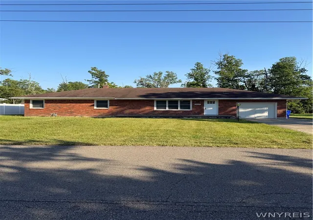 Photo 2 of Sale Pending at 1629 S Bend Ln, Lake View, NY 14085 | MLS# B1698805 | Listing updated on 2026-08-25