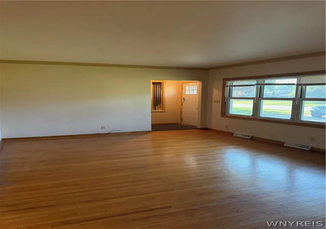 Photo 3 of Sale Pending at 1629 S Bend Ln, Lake View, NY 14085 | MLS# B1698805 | Listing updated on 2026-08-25