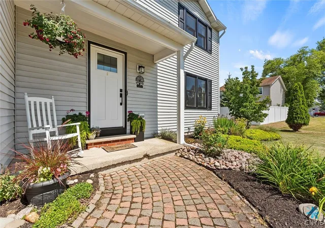 Photo 3 of Sale Pending at 8600 Snowshoe Trl, Cicero, NY 13039 | MLS# S1701360 | Listing updated on 2026-08-29