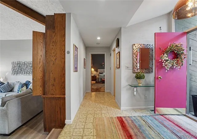 Photo 3 of Sale Pending at 4 Brompton Woods, Buffalo, NY 14221 | MLS# B1700211 | Listing updated on 2026-08-18