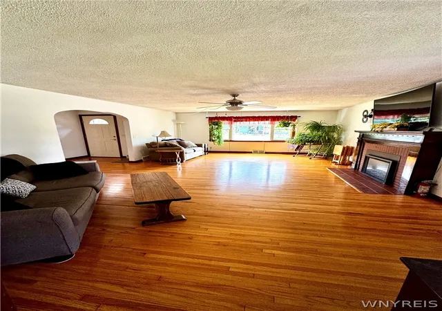 Photo 4 of Single family home for sale at 265 Franklin St, Springville, NY 14141 | MLS# B1701629 | Listing updated on 2026-09-15