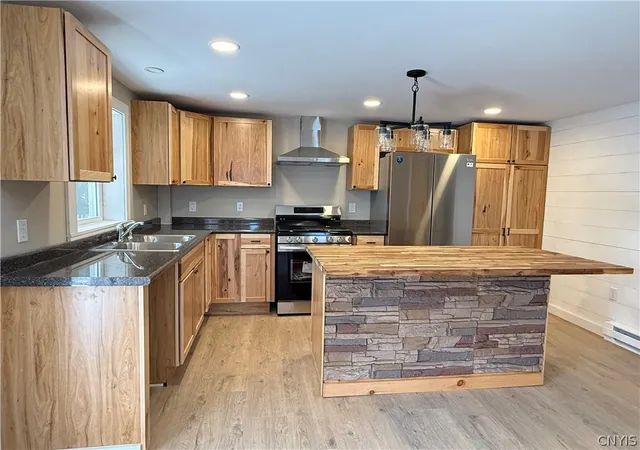 Photo 3 of Single family home for sale at 118 E Schuyler St, Boonville, NY 13309 | MLS# S1701570 | Listing updated on 2026-09-11