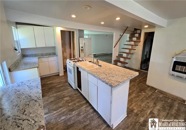 Photo 4 of Sale Pending at 23 Leslie St, Jamestown, NY 14701 | MLS# R1701635 | Listing updated on 2026-09-07