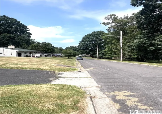 Photo 3 of Sale Pending at 315 Summit Ave, Jamestown, NY 14701 | MLS# R1701668 | Listing updated on 2026-09-11