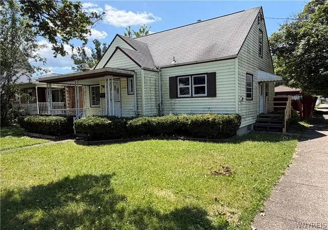 Photo 3 of Single family home for sale at 1058 92nd Street, Niagara Falls, NY 14304 | MLS# B1700936 | Listing updated on 2026-08-23