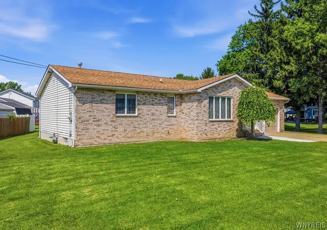 Photo 3 of Sale Pending at 1660 Tuscarora Rd, Niagara, NY 14304 | MLS# B1701746 | Listing updated on 2026-09-04