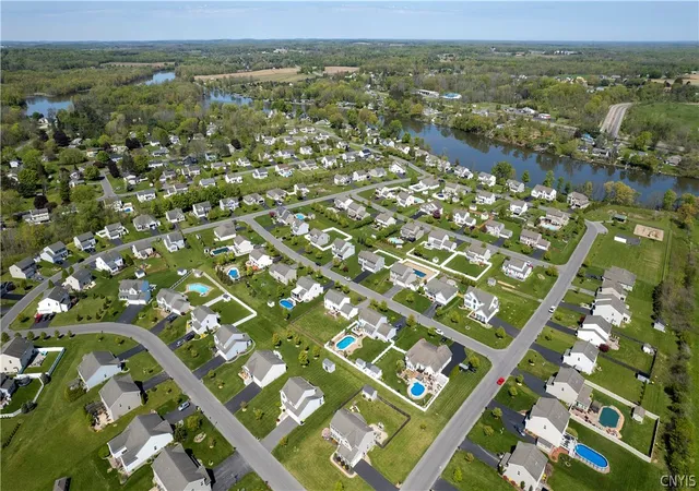 Photo 3 of Sale Pending at 37 Waterfront Dr, Baldwinsville, NY 13027 | MLS# S1701435 | Listing updated on 2026-08-25