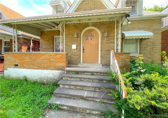Photo 3 of Sale Pending at 529 17th Street, Niagara Falls, NY 14301 | MLS# B1701633 | Listing updated on 2026-08-21