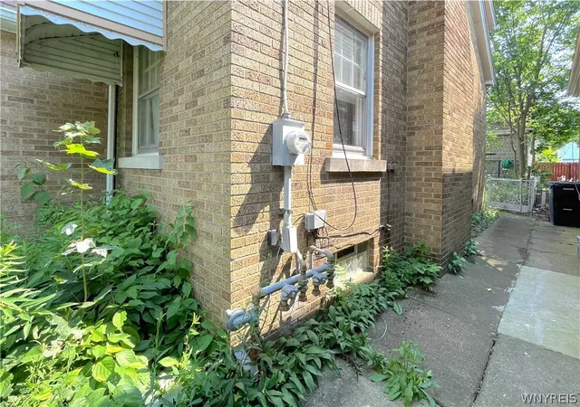 Photo 3 of Sale Pending at 529 17th Street, Niagara Falls, NY 14301 | MLS# B1701633 | Listing updated on 2026-08-21