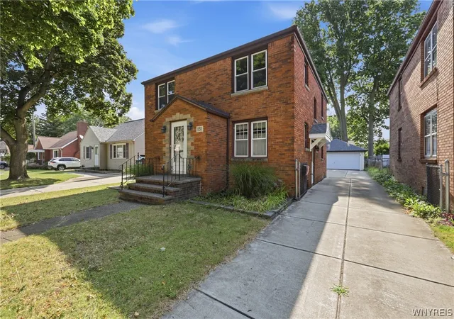 Photo 2 of Sale Pending at 131 Chamberlin Dr, Buffalo, NY 14210 | MLS# B1701045 | Listing updated on 2026-08-19