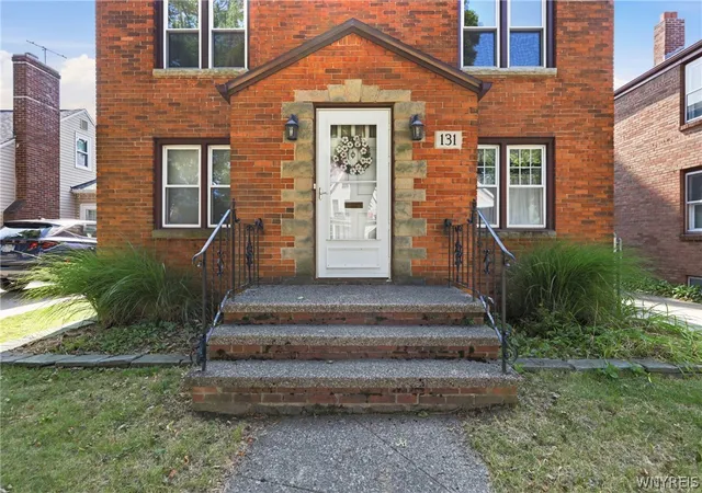 Photo 3 of Sale Pending at 131 Chamberlin Dr, Buffalo, NY 14210 | MLS# B1701045 | Listing updated on 2026-08-19