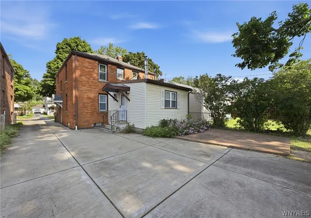 Listing Photo 4 - Condo for sale in building located at 131 Chamberlin Dr, Buffalo, NY 14210