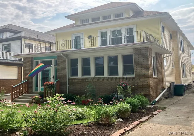 Photo 1 of Sale Pending at 304 Wellington Rd, Buffalo, NY 14216 | MLS# B1701836 | Listing updated on 2026-08-19