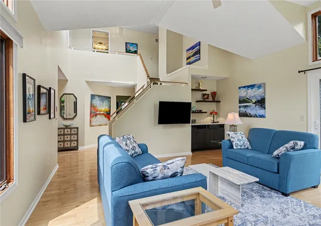 Photo 4 of Sale Pending at 22 Cobblestone Xing, Penfield, NY 14526 | MLS# R1700505 | Listing updated on 2026-09-03