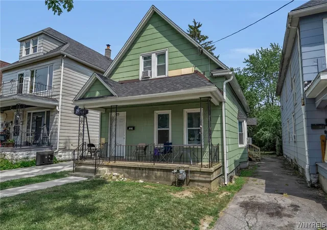 Photo 2 of Single family home for sale at 25 La Force Pl, Buffalo, NY 14207 | MLS# B1701768 | Listing updated on 2026-08-25