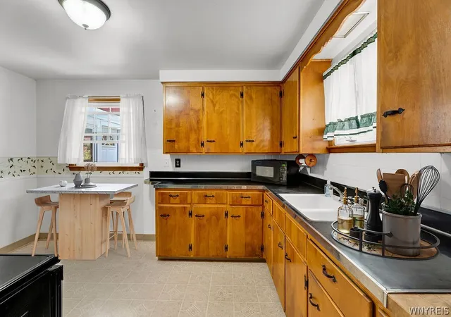 Photo 3 of Sale Pending at 924 Delaware Rd, Buffalo, NY 14223 | MLS# B1701166 | Listing updated on 2026-08-14