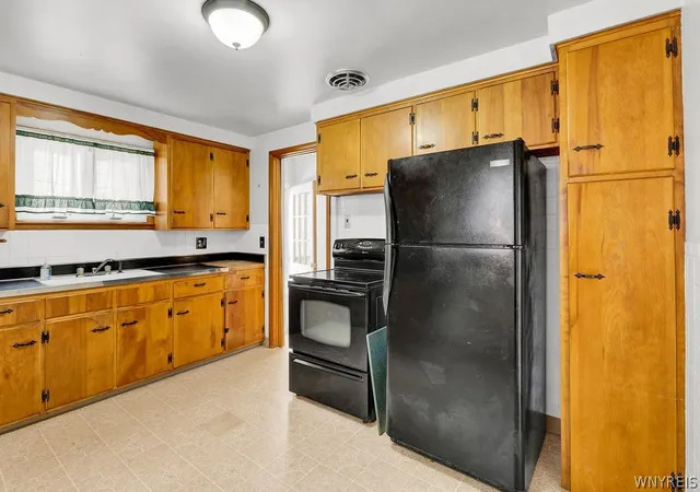 Photo 3 of Sale Pending at 924 Delaware Rd, Buffalo, NY 14223 | MLS# B1701166 | Listing updated on 2026-08-14