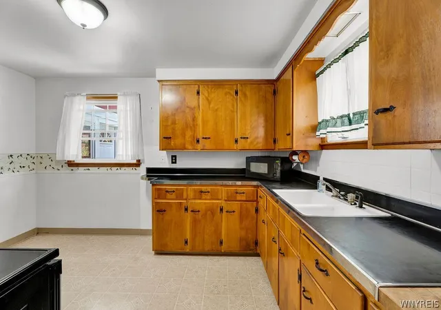 Photo 4 of Sale Pending at 924 Delaware Rd, Buffalo, NY 14223 | MLS# B1701166 | Listing updated on 2026-08-14