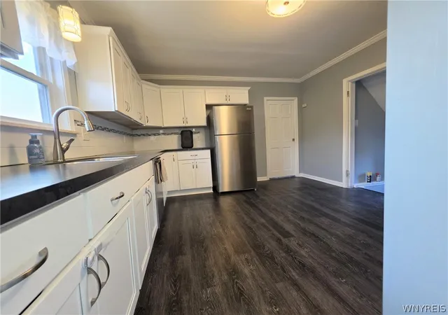 Photo 3 of Sale Pending at 86 Cayuga Crk Rd, Buffalo, NY 14227 | MLS# B1701747 | Listing updated on 2026-08-17