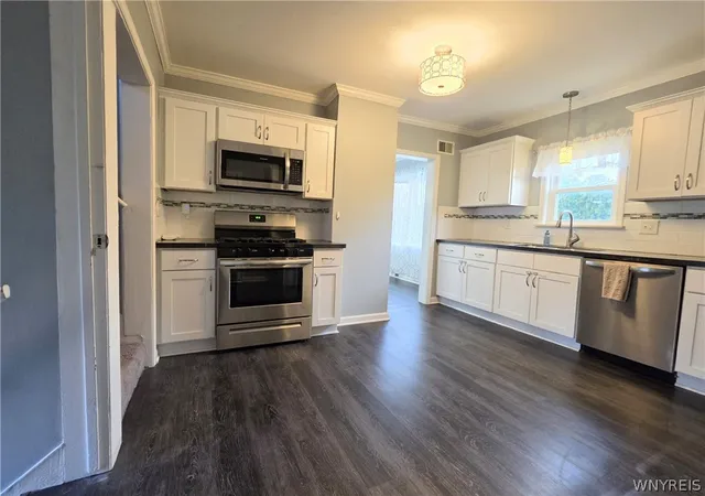 Photo 4 of Sale Pending at 86 Cayuga Crk Rd, Buffalo, NY 14227 | MLS# B1701747 | Listing updated on 2026-08-17