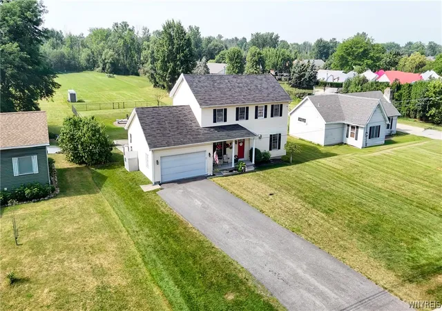 Photo 2 of Sale Pending at 6748 E High St, Lockport, NY 14094 | MLS# B1689616 | Listing updated on 2026-09-10