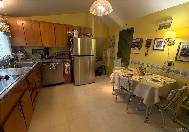 Photo 4 of Sale Pending at 250 Blackberry Rd, Liverpool, NY 13090 | MLS# S1701379 | Listing updated on 2026-08-24