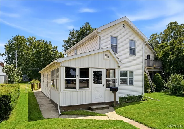 Photo 3 of Sale Pending at 328 Walnut St, Lockport, NY 14094 | MLS# B1701491 | Listing updated on 2026-08-24
