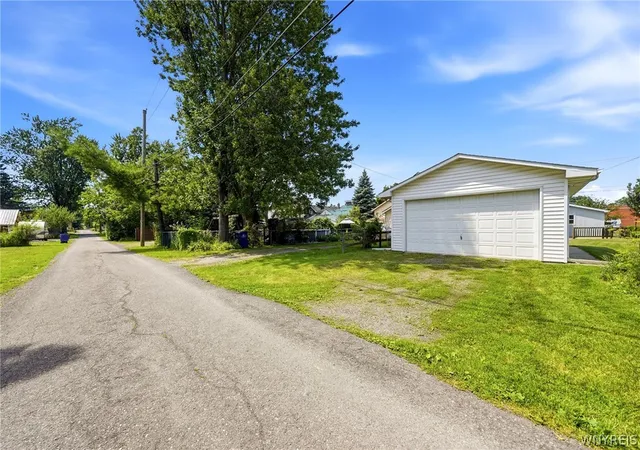 Photo 3 of Sale Pending at 328 Walnut St, Lockport, NY 14094 | MLS# B1701491 | Listing updated on 2026-08-24