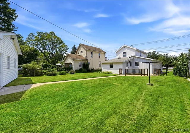 Photo 4 of Sale Pending at 328 Walnut St, Lockport, NY 14094 | MLS# B1701491 | Listing updated on 2026-08-24