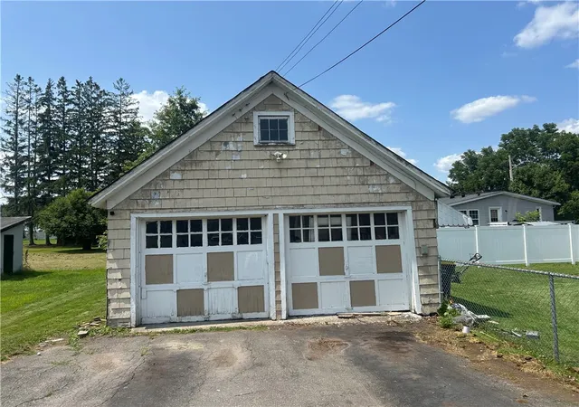 Photo 3 of Single family home for sale at 98 W Main St, Sidney, NY 13838 | MLS# R1702004 | Listing updated on 2026-08-17