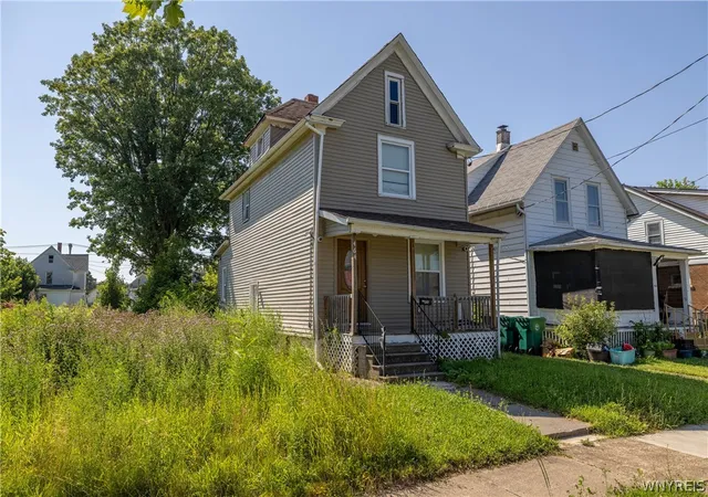 Photo 2 of Single family home for sale at 464 20th Street, Niagara Falls, NY 14303 | MLS# B1698294 | Listing updated on 2026-09-08
