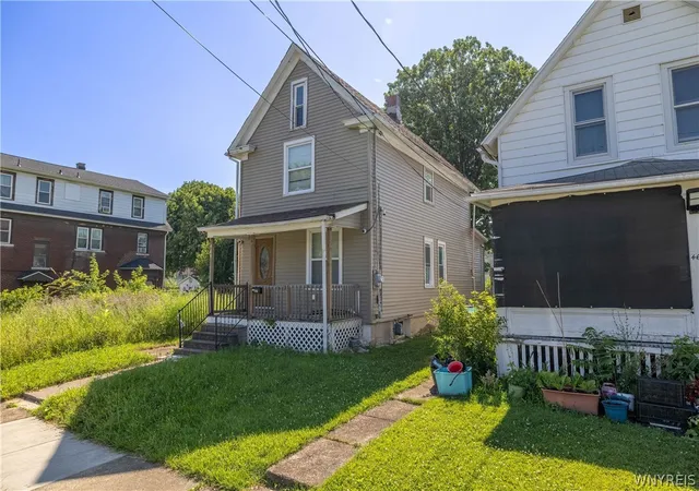 Photo 3 of Single family home for sale at 464 20th Street, Niagara Falls, NY 14303 | MLS# B1698294 | Listing updated on 2026-09-08