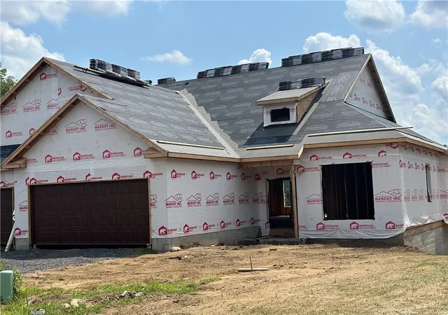 Photo 1 of Sale Pending at 5 Eagle Holw, Perinton, NY 14526 | MLS# R1700499 | Listing updated on 2026-08-31
