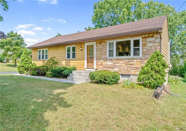 Photo 2 of Single family home for sale at 392 Genesee St, Oneida, NY 13421 | MLS# S1697315 | Listing updated on 2026-08-05