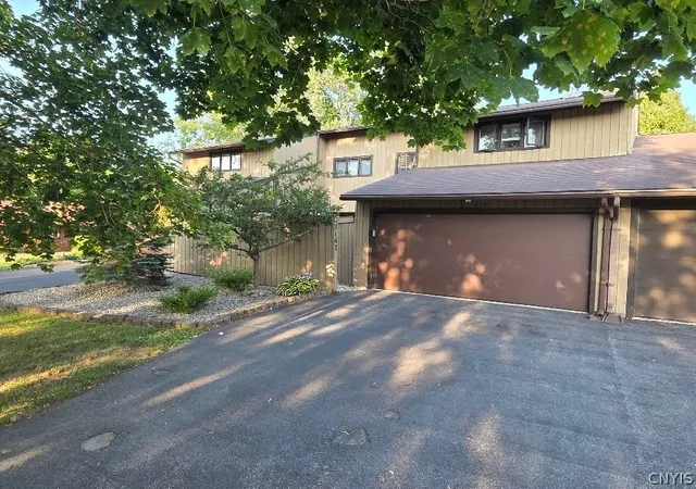 Photo 1 of Sale Pending at 3162 Burrwood Dr, Baldwinsville, NY 13027 | MLS# S1702115 | Listing updated on 2026-08-13