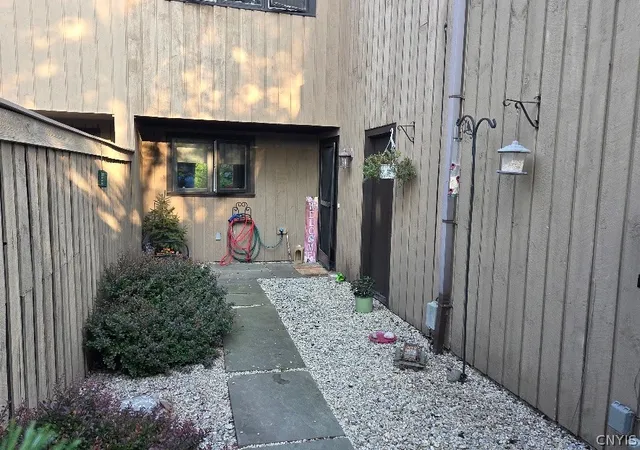 Photo 3 of Sale Pending at 3162 Burrwood Dr, Baldwinsville, NY 13027 | MLS# S1702115 | Listing updated on 2026-08-13