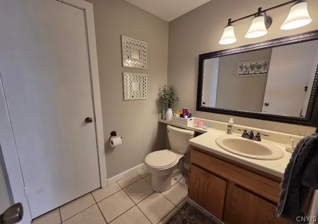 Listing Photo 5 - Condo for sale in building located at 3162 Burrwood Dr, Baldwinsville, NY 13027