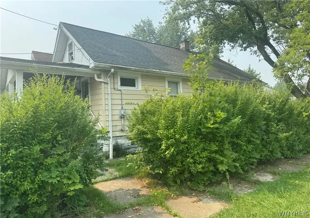 Photo 3 of Sale Pending at 188 69th Street, Niagara Falls, NY 14304 | MLS# B1702135 | Listing updated on 2026-09-10