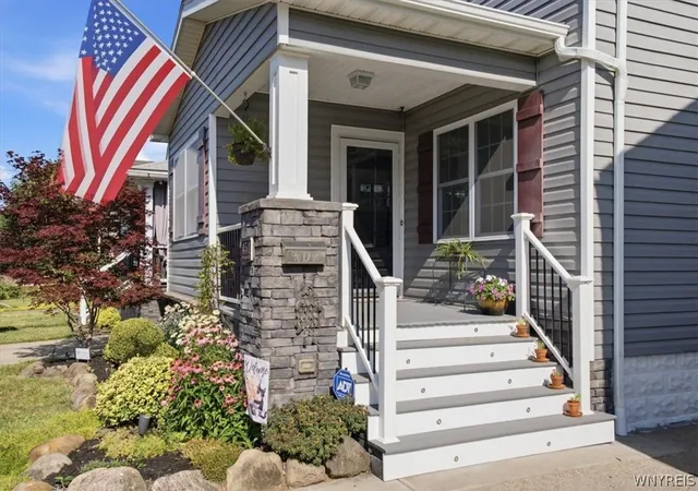 Photo 4 of Sale Pending at 451 Westgate Rd, Buffalo, NY 14217 | MLS# B1701903 | Listing updated on 2026-09-04