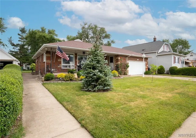 Photo 3 of Single family home for sale at 822 Brighton Rd, Tonawanda, NY 14150 | MLS# B1700734 | Listing updated on 2026-08-15