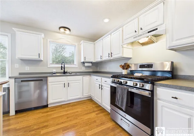 Photo 2 of Sale Pending at 5890 Pinehurst Ct, Lake View, NY 14085 | MLS# R1702224 | Listing updated on 2026-08-27