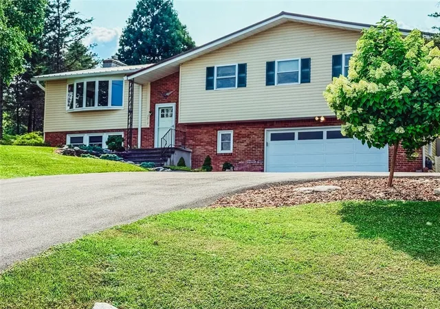 Photo 1 of Sale Pending at 3919 Griffin Rd, Syracuse, NY 13215 | MLS# R1701914 | Listing updated on 2026-08-06