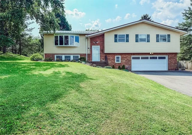 Photo 2 of Sale Pending at 3919 Griffin Rd, Syracuse, NY 13215 | MLS# R1701914 | Listing updated on 2026-08-06