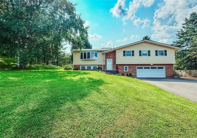 Photo 3 of Sale Pending at 3919 Griffin Rd, Syracuse, NY 13215 | MLS# R1701914 | Listing updated on 2026-08-06